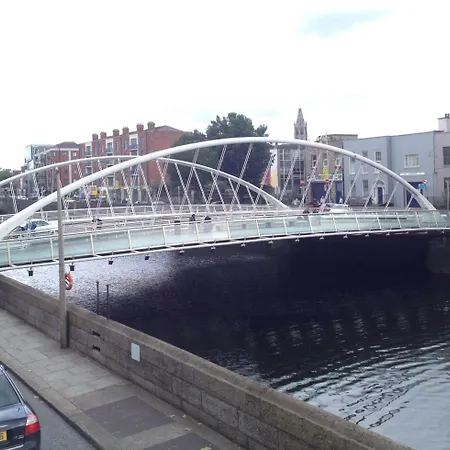 Bed and Breakfast Acara House