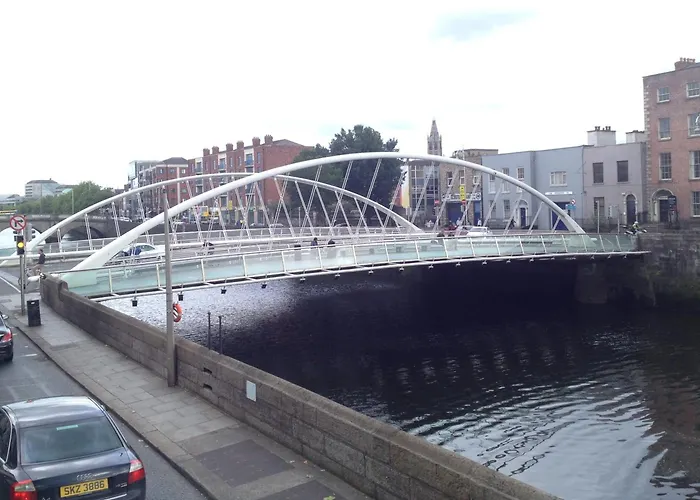 Bed & Breakfast Acara House