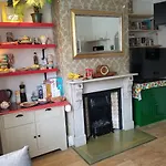 לינה וארוחת בוקר Acara House